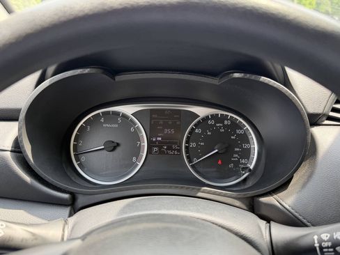 Used 2022 Nissan Versa S FWD image 10