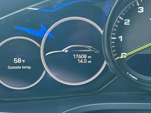 Used 2022 Porsche Cayenne E-Hybrid image 25