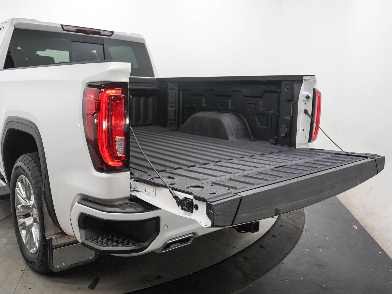 Used 2023 GMC Sierra 1500 Denali AWD/4WD image 9