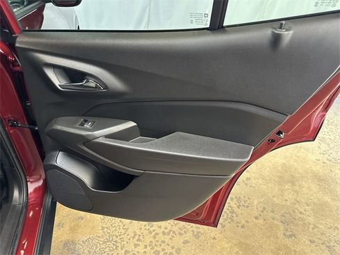 Certified 2025 Chevrolet Trax LS image 23