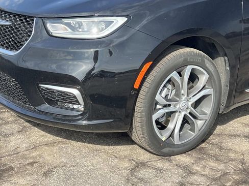 New 2026 Chrysler Pacifica Pinnacle image 7