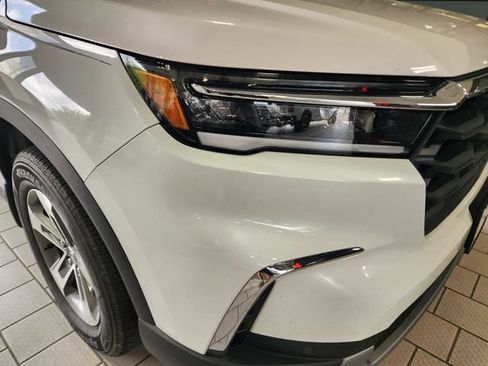 Used 2025 Honda Pilot EX-L image 6
