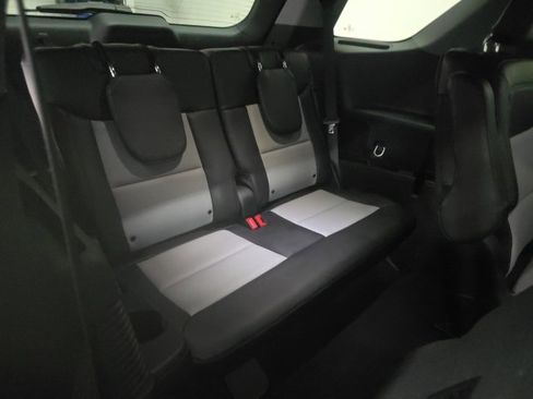 Used 2023 Ford Explorer XLT w/ Equipment Group 202A image 8