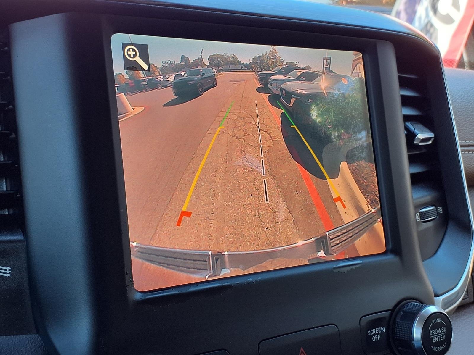 Used 2019 RAM 1500 Laramie AWD/4WD image 9