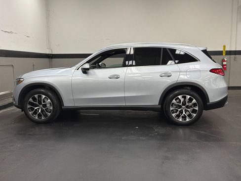 Used 2025 Mercedes-Benz GLC 350e 4MATIC image 10