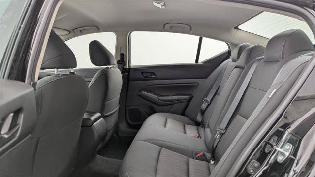 Used 2025 Nissan Altima 2.5 SV FWD image 17
