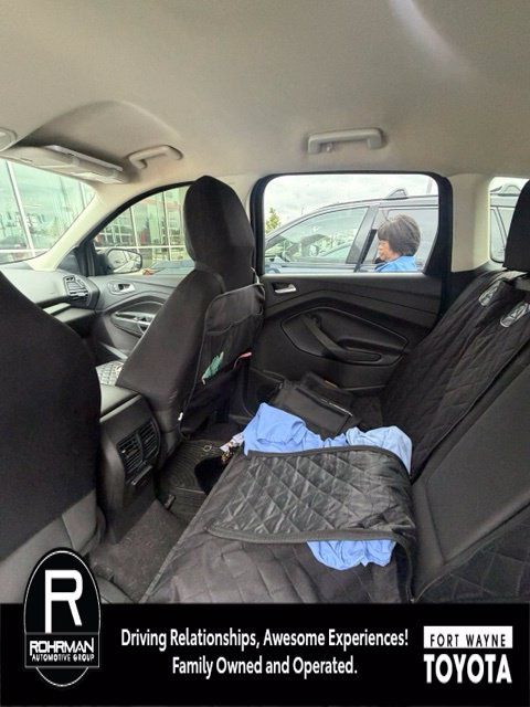 Used 2017 Ford Escape SE w/ SE Cold Weather Package AWD/4WD image 8