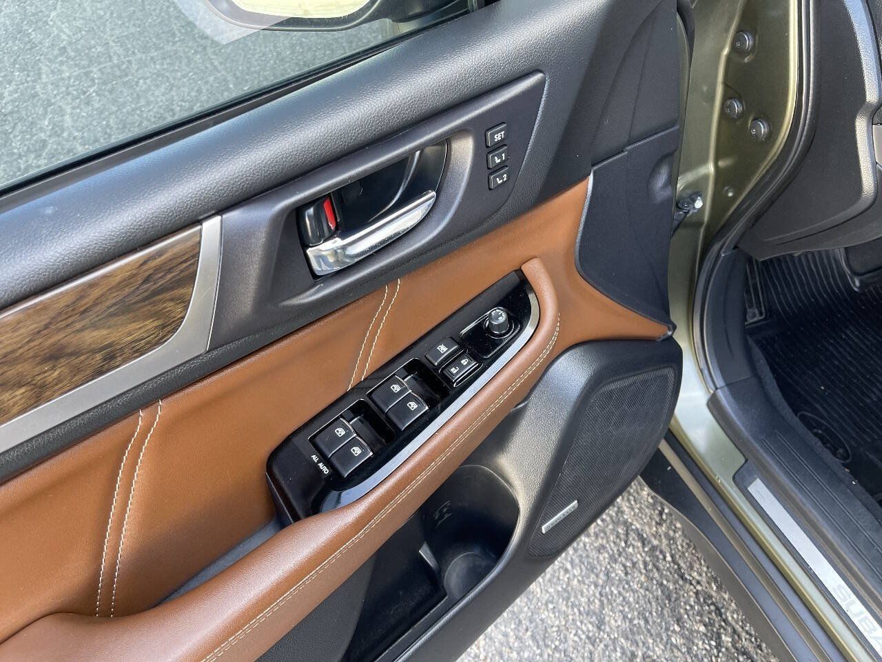 Used 2019 Subaru Outback 3.6R Touring w/ Popular Package #3A AWD/4WD image 8