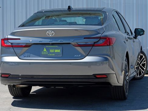 Used 2026 Toyota Camry XLE w/ Premium Plus Package image 4