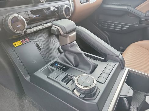 Used 2025 Toyota 4Runner Limited image 33