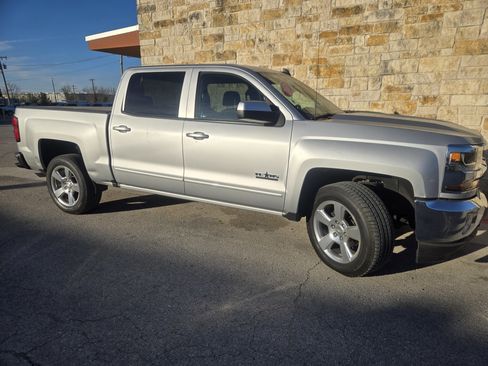 Used 2018 Chevrolet Silverado 1500 LT w/ Texas Edition image 18