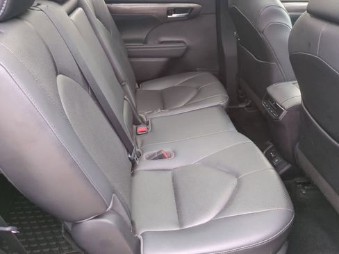 Used 2021 Toyota Highlander Limited AWD/4WD image 21