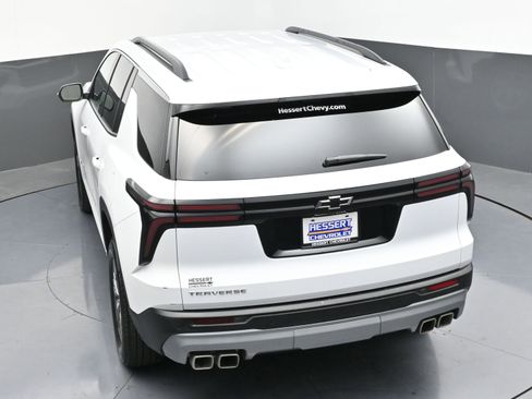 Used 2026 Chevrolet Traverse LT w/ Driver Confidence Package FWD image 43