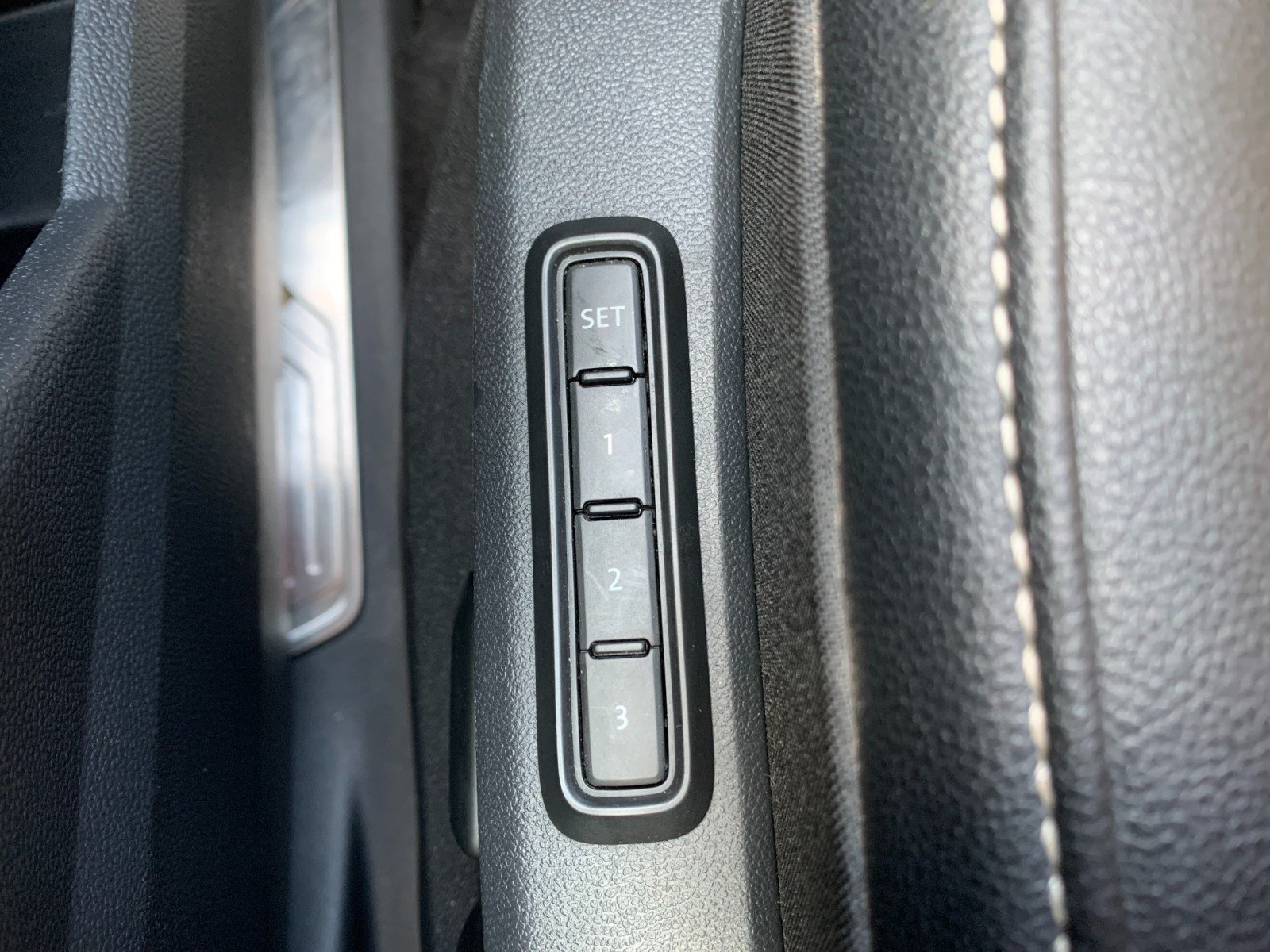Used 2021 Volkswagen Atlas SEL AWD/4WD image 16