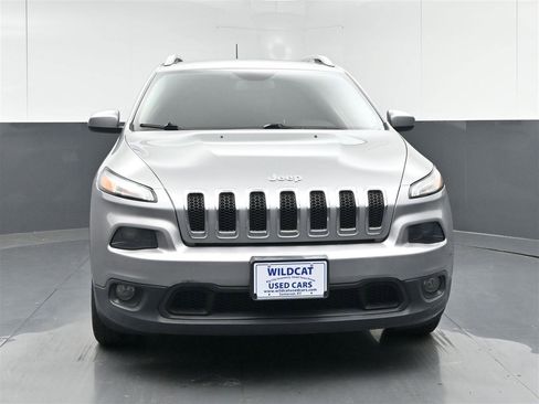 Used 2017 Jeep Cherokee Latitude w/ Cold Weather Group FWD image 2