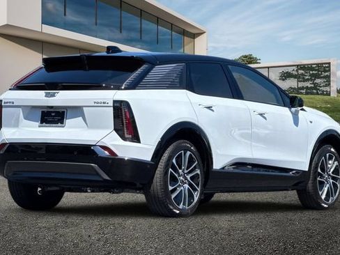 New 2026 Cadillac Optiq Sport 1 w/ LPO, Floor Liner Package AWD/4WD image 4