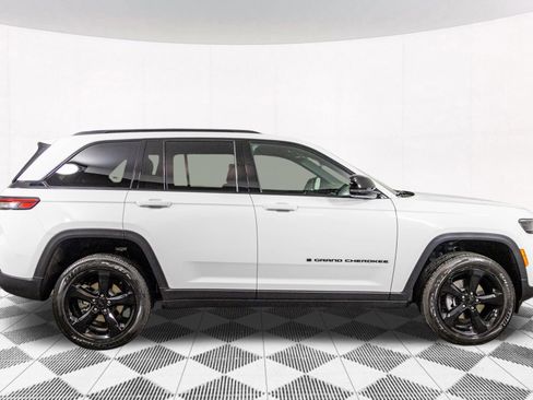 New 2025 Jeep Grand Cherokee Laredo image 6