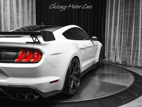 Used 2022 Ford Mustang Shelby GT500 w/ Carbon Fiber Track Pack RWD image 40