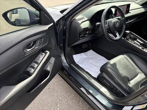 Used 2023 Honda Accord Touring image 11