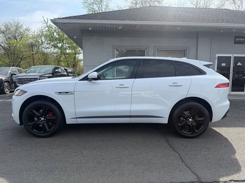Used 2017 Jaguar F-PACE R-Sport image 4