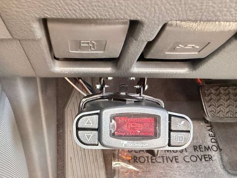 Used 2008 Lexus LX 570 4WD w/ Technology Pkg image 25