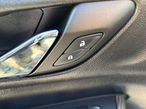 Used 2023 GMC Acadia SLE w/ Driver Convenience Package image 13