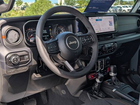 Used 2025 Jeep Gladiator Mojave w/ Safety Group image 24