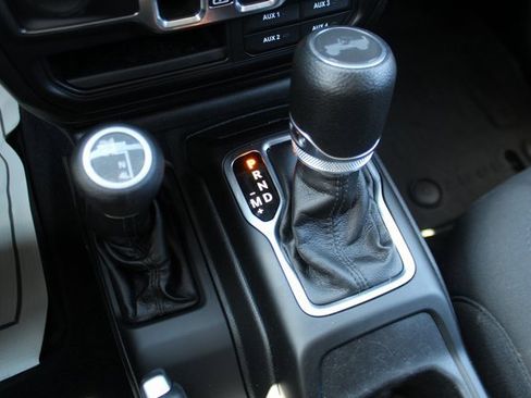 Used 2022 Jeep Wrangler Unlimited Sport image 23