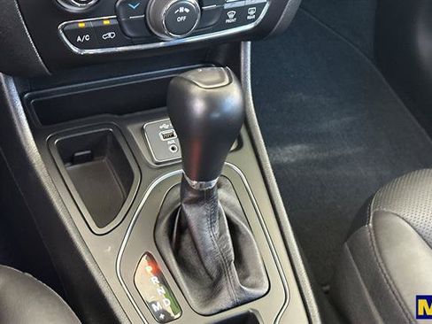 Used 2021 Jeep Cherokee Latitude Lux FWD image 28