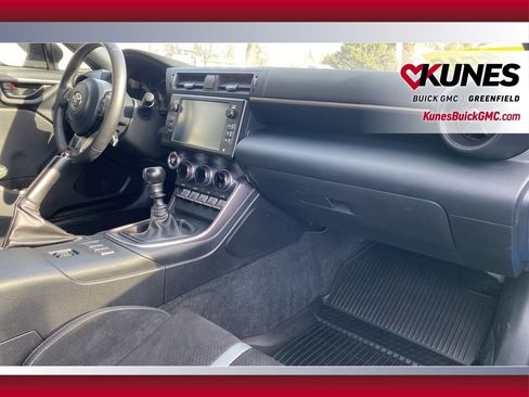 Used 2023 Toyota GR86 Premium image 34