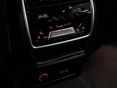 Used 2023 BMW X7 xDrive40i w/ Premium Package image 55