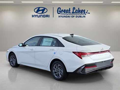 New 2026 Hyundai Elantra Blue image 3