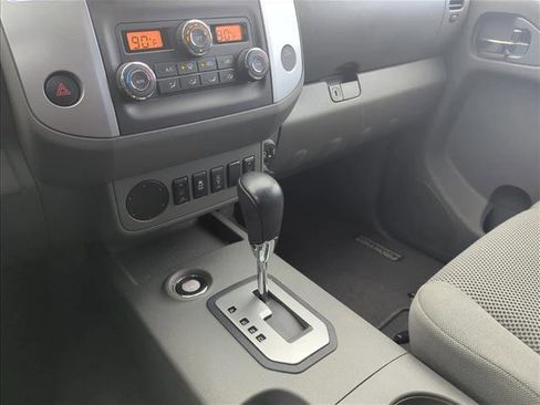 Used 2021 Nissan Frontier SV w/ Midnight Edition Floor Mats image 15