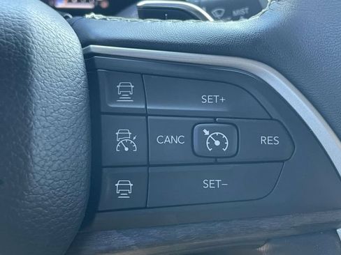 Used 2022 Jeep Grand Cherokee L Limited w/ Black Appearance Package RWD image 25