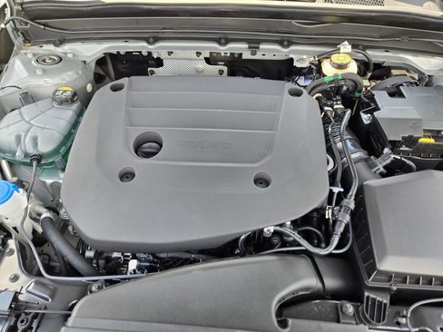 New 2026 Volvo XC40 B5 Plus w/ Protection Package Premier image 28