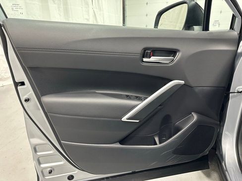 Used 2025 Toyota Corolla Cross XSE image 8