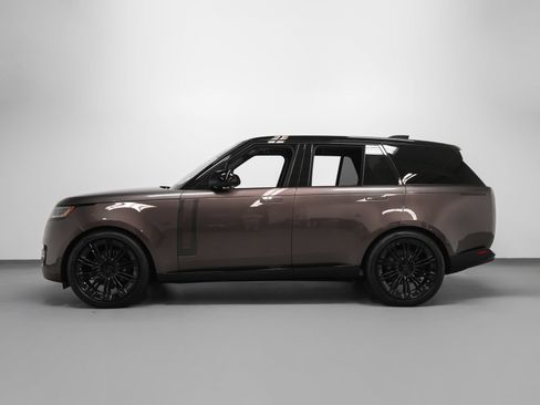Used 2026 Land Rover Range Rover SE AWD/4WD image 2