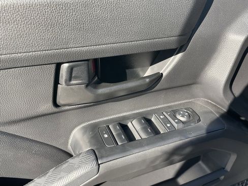 Used 2025 Toyota Tacoma SR image 12