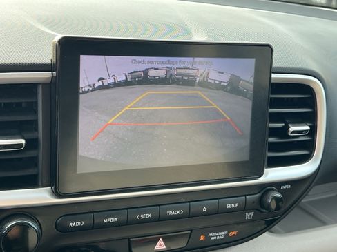 Used 2022 Hyundai Venue SEL FWD image 27
