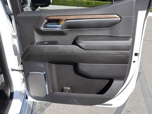 Used 2024 Chevrolet Silverado 1500 High Country w/ High Country Premium Package AWD/4WD image 36