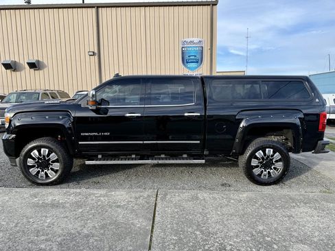 Used 2019 GMC Sierra 3500 Denali image 2