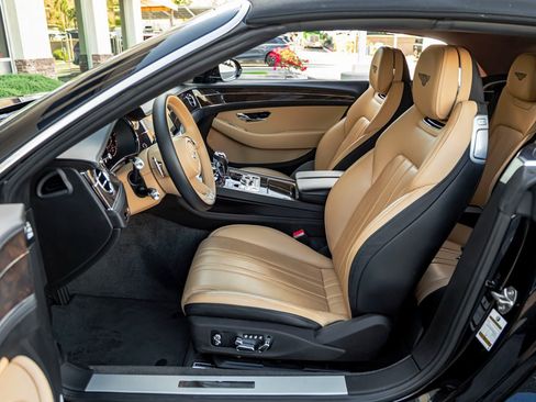 Used 2021 Bentley Continental GT image 19