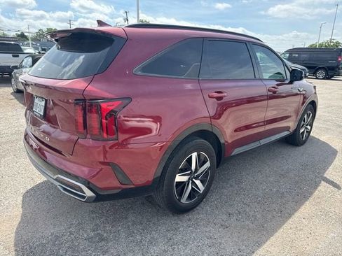 Used 2022 Kia Sorento EX image 4