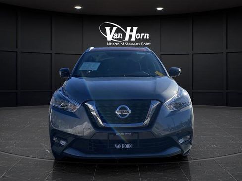 Used 2018 Nissan Kicks SR image 9
