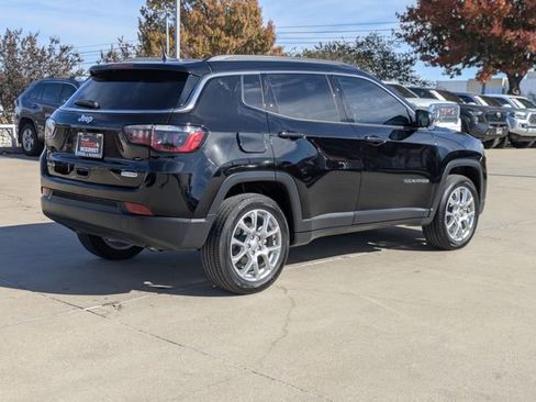 Used 2024 Jeep Compass Latitude image 5