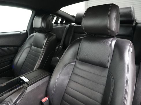 Used 2013 Ford Mustang Premium image 11