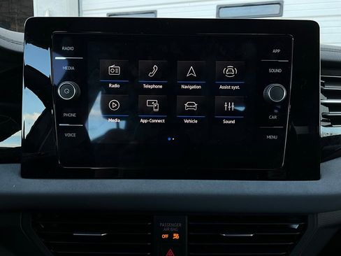 Used 2025 Volkswagen Jetta SE image 28