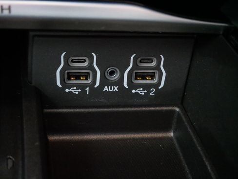 Used 2024 Chrysler Pacifica Limited w/ S Appearance Package image 28