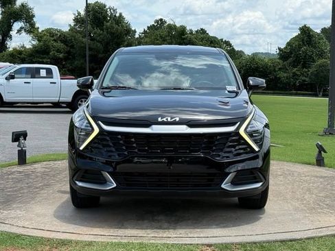 Used 2024 Kia Sportage EX FWD image 2