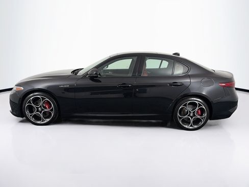 Used 2023 Alfa Romeo Giulia Veloce AWD/4WD image 7
